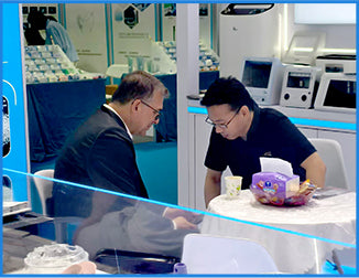 One-on-one business meeting between Filazoo staff and potential customers during exhibition