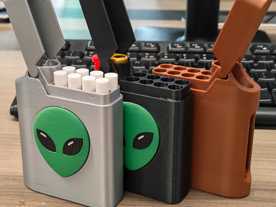 3D printed alien cigarette holder and lighter case